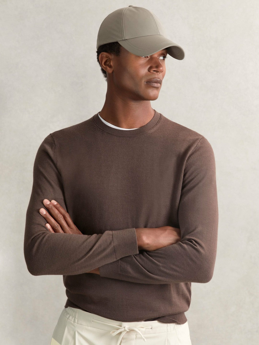 Reiss | Embroidered Logo Tech Baseball Cap in Mushroom Brown