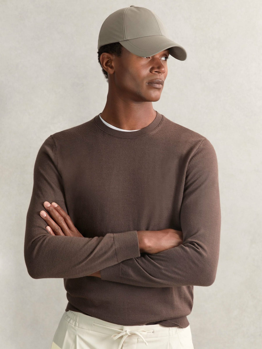 Reiss | Embroidered Logo Tech Baseball Cap in Mushroom Brown
