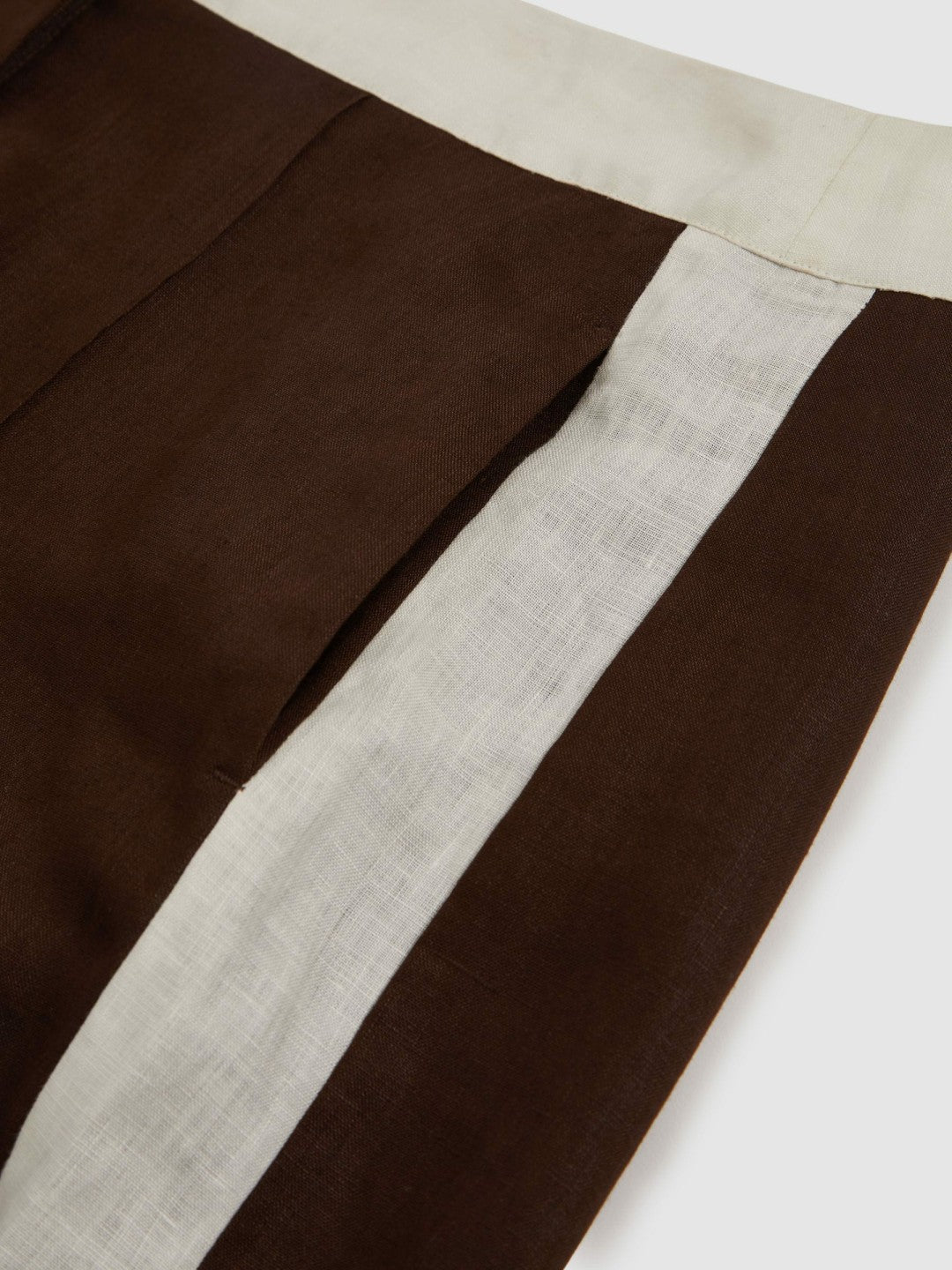 Reiss | Linen Colourblock Shorts in Chocolate/Cream