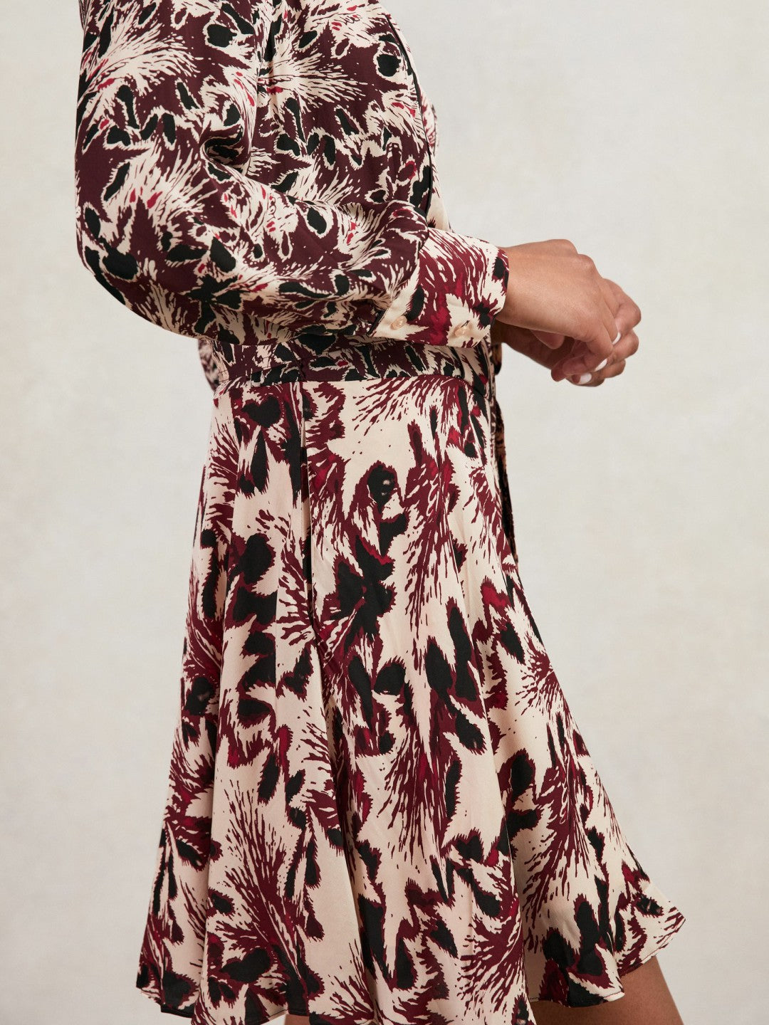 Reiss | Printed Tie-Waist Flippy Mini Dress in Burgundy/Cream