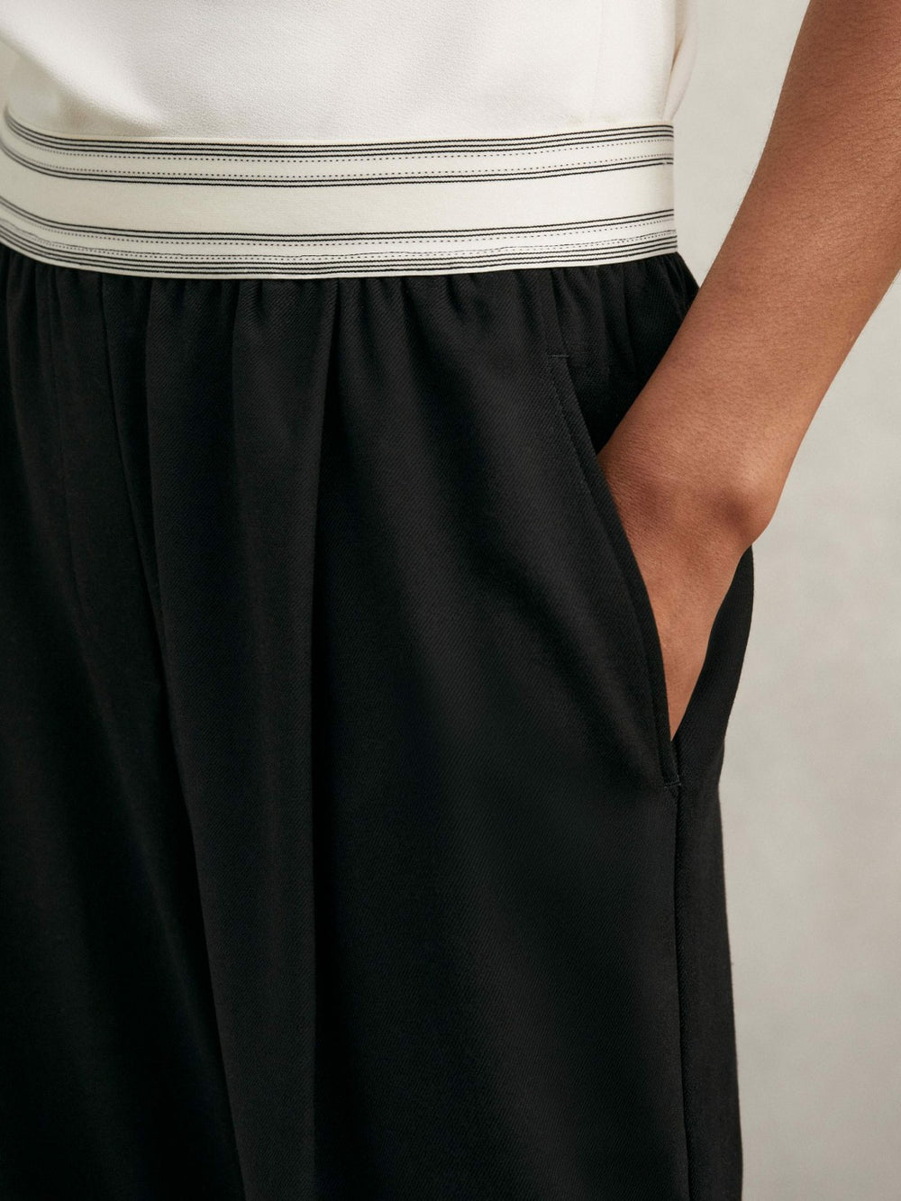 Reiss | Wide-Leg Contrast-Waistband Trousers in Black